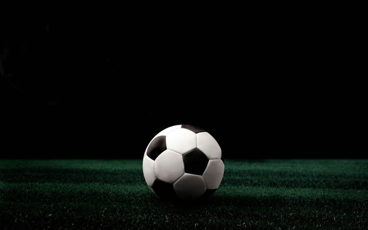 资深球迷实时追踪比赛